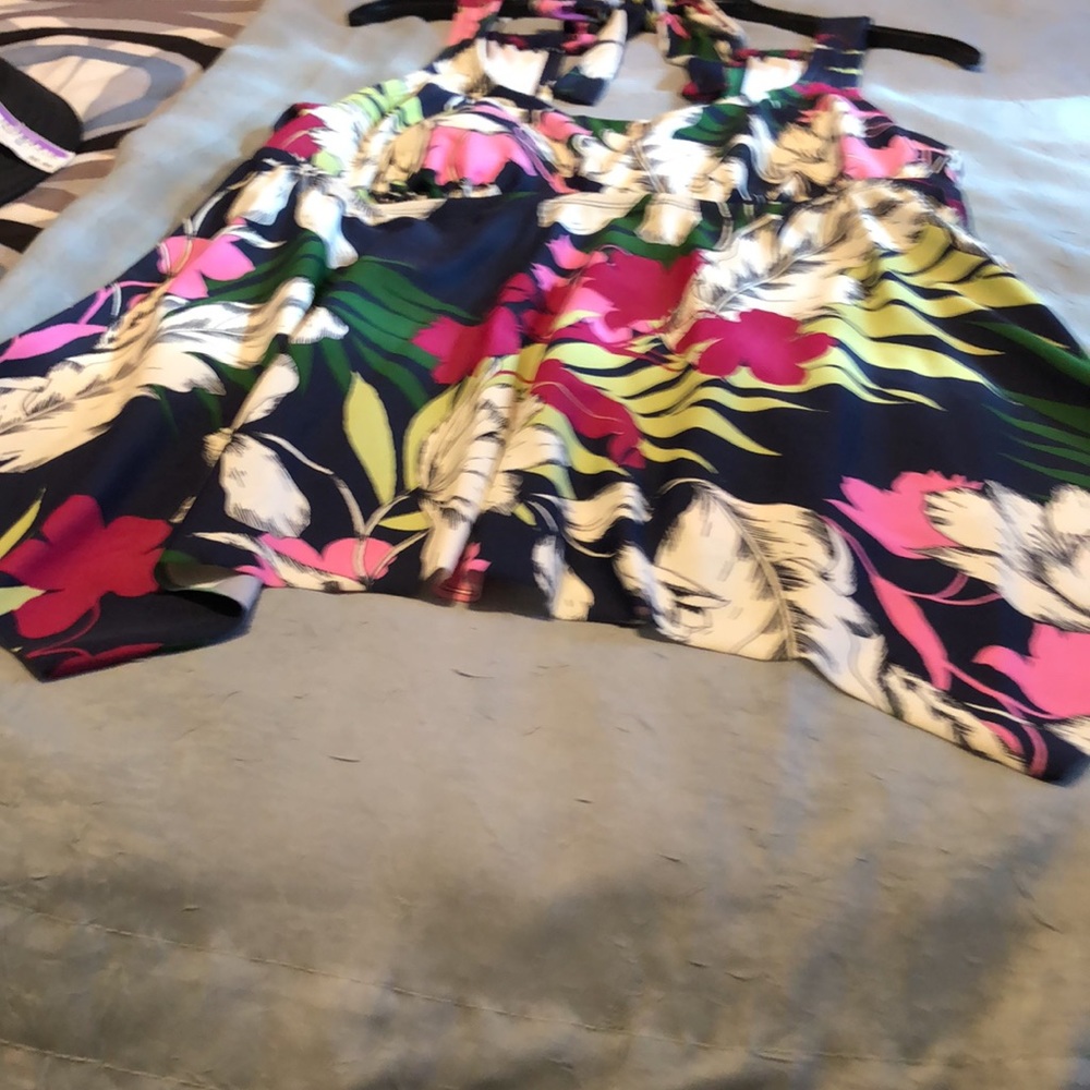Ladies Swimsuit Top. New with tags, Size 14 w. - Picture 5 of 5